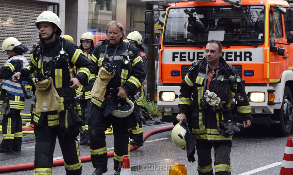 Feuer 2 Koeln Nippes Neusserstr P147.JPG - Miklos Laubert